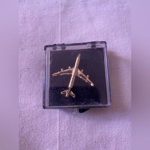 Airplane collar pin.